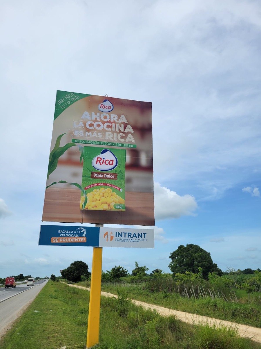 Valla publicitaria en Autopista Duarte