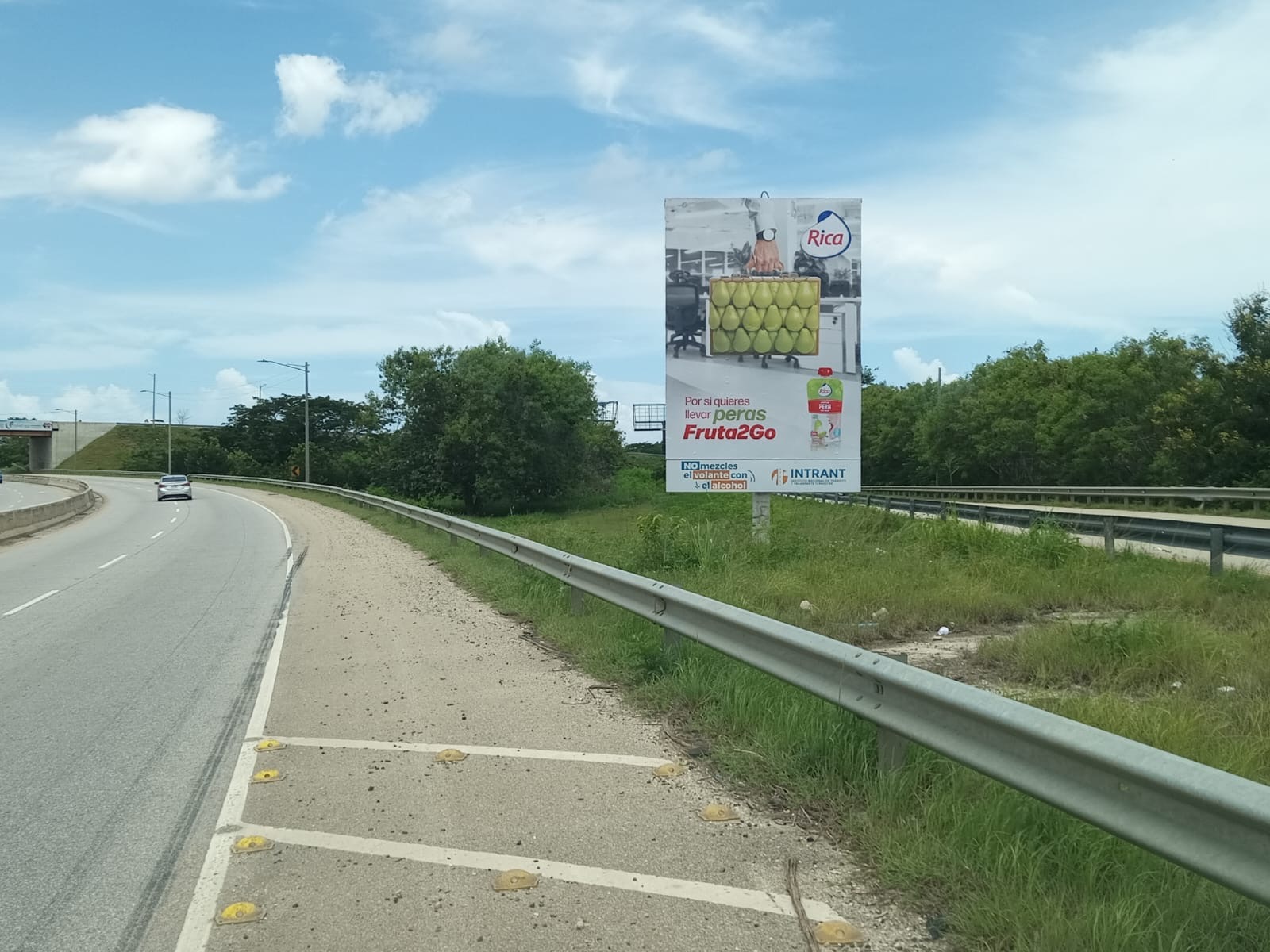Valla publicitaria en Autovía del Este