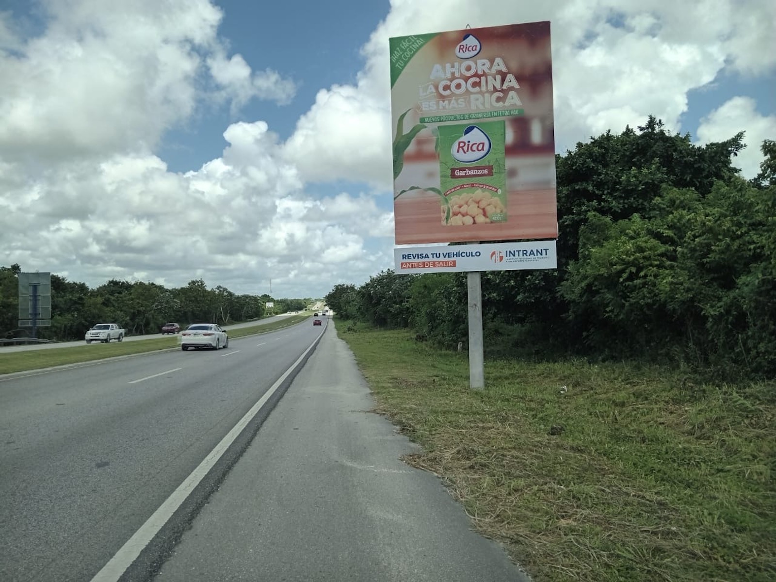 Valla publicitaria en Carretera Higüey-Miches