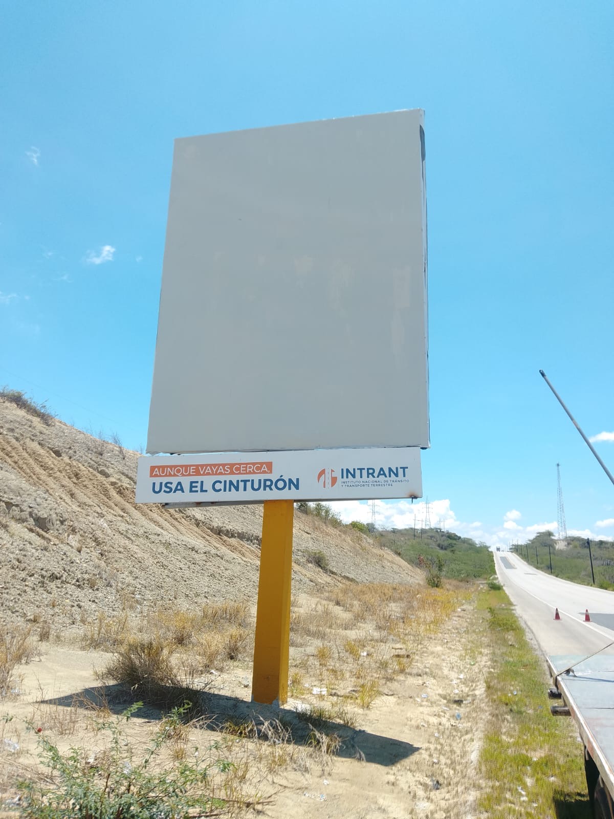 Valla publicitaria en Carretera Sánchez